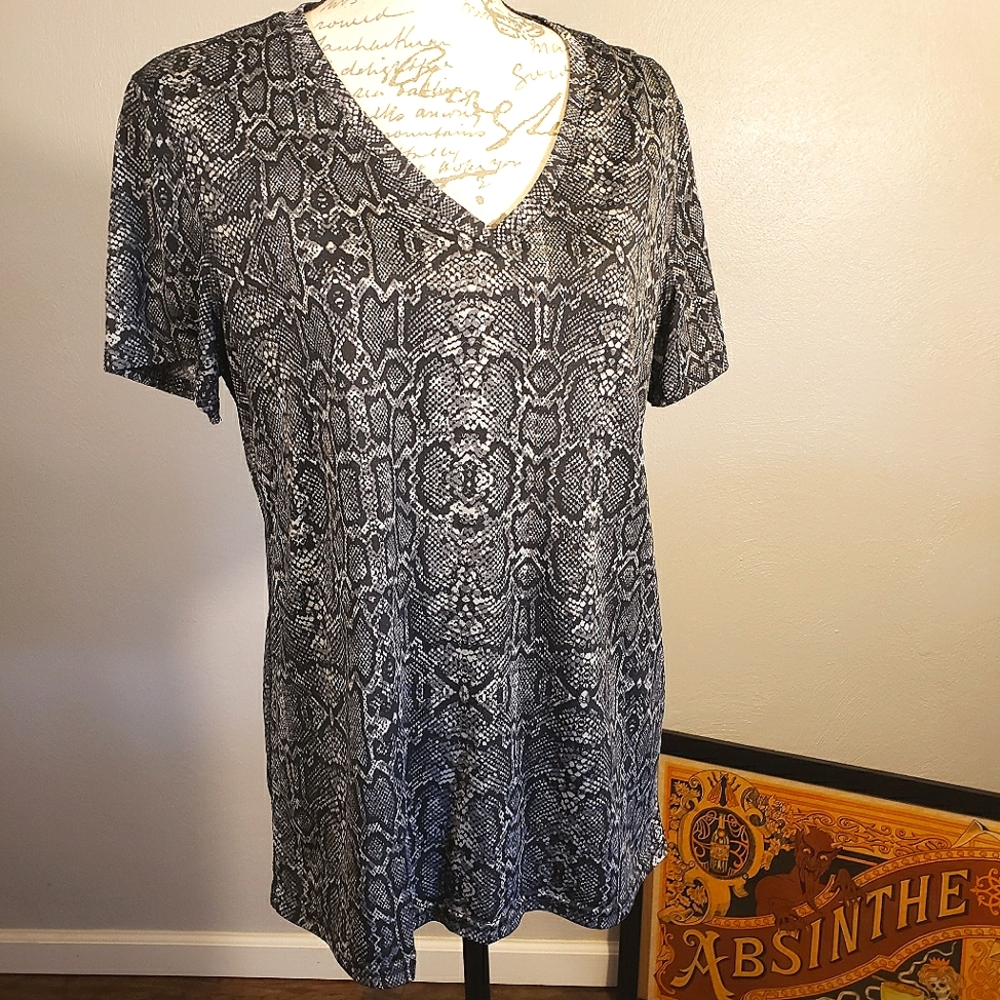 Danskin Now Snakeskin Semi-fitted Top